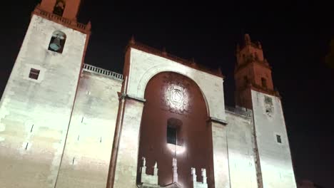 Show-De-Videomapping-Que-Muestra-La-Iluminacion-De-La-Catedral-De-Merida-Yucatan