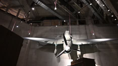 Kampfflugzeug-Im-Museum-Des-Zweiten-Weltkriegs-In-Der-Polnischen-Stadt-Danzig