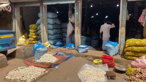 Wholesale-Market-selling-spices-on-street-in-Bangladesh