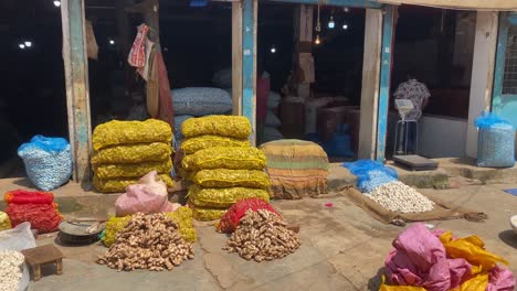 Mercado-Mayorista-Vendiendo-Especias-De-Sacos-Bangladesh