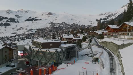 Verbier,-Switzerland,-Flying-above-the-centre-snow-capped-village-of-Verbier,-Switzerland