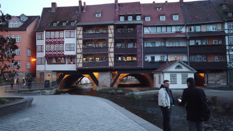 Außenansicht-Der-Häuser-Der-Kaufmannsbrücke-über-Der-Gera-In-Erfurt