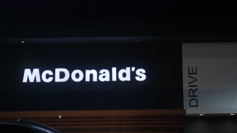 Logotipo-De-La-Empresa-Mcdonald&#39;s-En-La-Noche