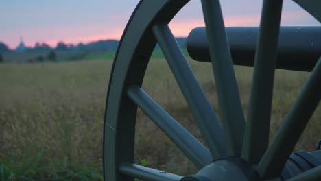 Cañón-De-La-Guerra-Civil-Americana-En-El-Parque-Militar-Nacional-De-Gettysburg-Al-Amanecer