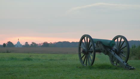Cañón-De-La-Guerra-Civil-Americana-En-El-Parque-Militar-Nacional-De-Gettysburg-Al-Amanecer