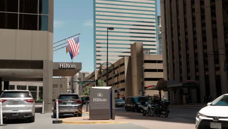 Eingang-Zum-Hilton-Denver-Downtown-Hotel