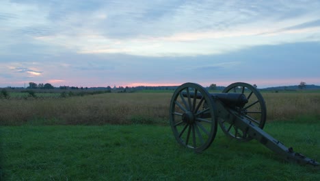 Cañón-De-La-Guerra-Civil-Americana-En-El-Parque-Militar-Nacional-De-Gettysburg-Al-Amanecer