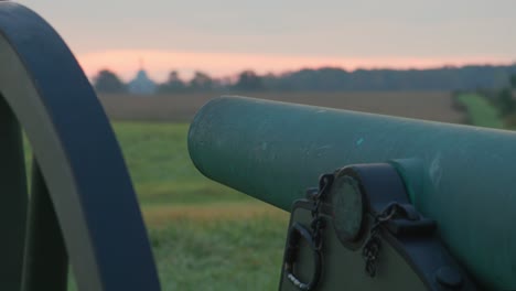 Cañón-De-La-Guerra-Civil-Americana-En-El-Parque-Militar-Nacional-De-Gettysburg-Al-Amanecer