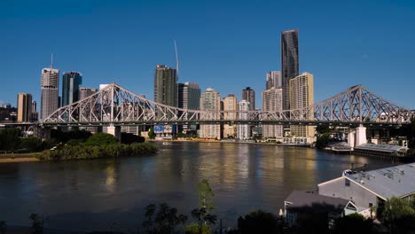 View-across-the-Story-Bridge-to-Brisbane-City-from-Wilson-Outlook-Reserve,-New-Farm