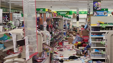 Plünderungsraub-Nach-Sturm-In-Einem-Dollar-Tree-Store-In-Buffalo