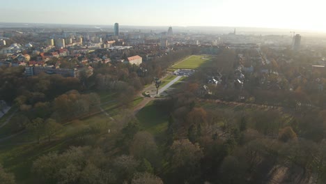 Polonia-Día-Soleado-Verano-Teatro-Teatro-Al-Aire-Libre-Tiro-Con-Drones-Parque-De-La-Ciudad-De-Szczecin