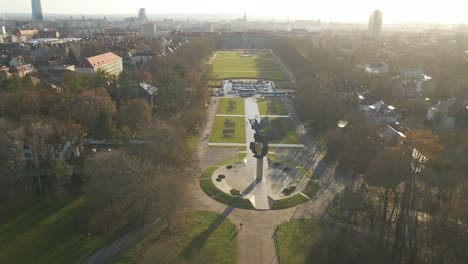 Polonia-Día-Soleado-Verano-Teatro-Teatro-Al-Aire-Libre-Tiro-Con-Drones-Parque-De-La-Ciudad-De-Szczecin