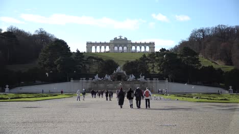 Wide-shot-of-the-Gloriette-at-Schronbrunn-Vienna,-Austria-as-tourists-visit-the-landmark