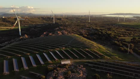 Futuro-De-Energía-Renovable-Verde,-Vista-Aérea-Del-Molino-De-Viento-Y-Granja-Fotovoltaica