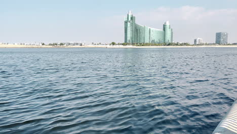 Plano-General-De-Las-Suites-De-La-Residencia-Intercontinental-Dubai-Vistas-Desde-El-Otro-Lado-Del-Arroyo-Dubai