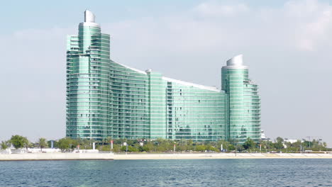 Intercontinental-Residenz-Suites-Dubai---Ihg-Hotel-Von-Der-Anderen-Seite-Des-Dubai-Creek-Aus-Gesehen