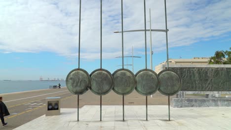 Alexander-the-Great-Statue-in-Thessaloniki-is-an-impressive,-six-meters-tall-monument-that-represents-Alexander-while-riding-his-horse-“Voukefalas”