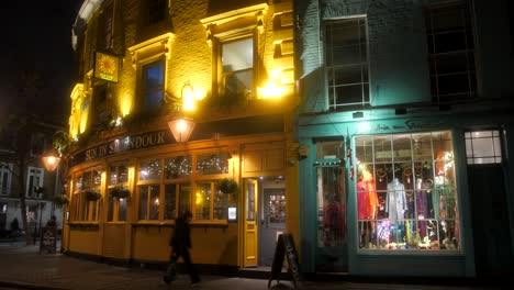 Notting-Hill-District-At-Night-With-Pub-And-Shop-In-West-London,-England---tilt-down