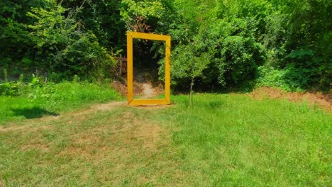 national-geographic-walk-through-THE-YELLOW-FRAME-ON-GREEN-FEELD