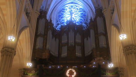 Restored-Interior-Architecture-With-Tourists-At-St