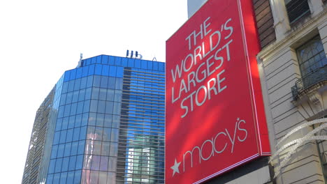 Macy's-Store-Facade,-The-World's-Largest-Department-Store-Chain-Located-In-New-York-City,-USA