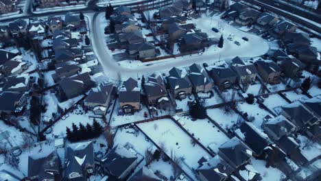 Luftaufnahmen-Von-Calgarys-Immobilien-Während-Eines-Magischen-Sonnenaufgangs