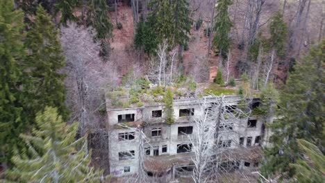 Verlassenes-Sanatorium-Vergrößern-In-Den-Bergen-Von-Zagreb,-Kroatien