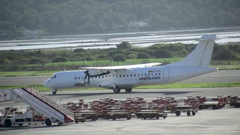 Flugzeug-Im-Begriff,-Am-Flughafen-Valencia-Zu-Fliegen-Oder-Abzufliegen