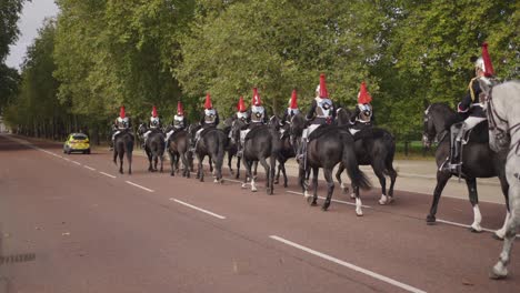 Guardia-A-Caballo-De-La-Reina-En-El-Palacio-De-Buckingham