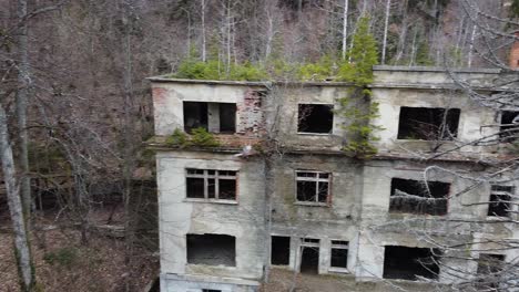 Panorama-Luftaufnahme-Des-Verlassenen-Krankenhausgebäudes-In-Kroatien