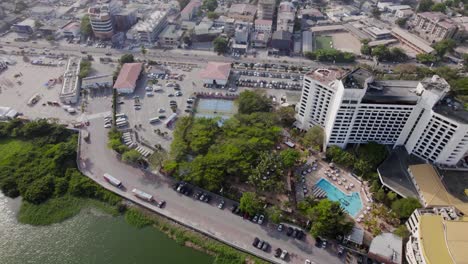 Victoria-Island,-Lagos-Nigeria--dezember-20-2022:-Weiter-Blick-Auf-Eko-Hotels-Und-Suites,-Ein-Fünf-sterne-hotel-In-Lagos