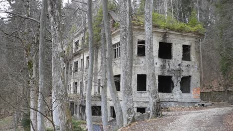 Verlassenes-Sanatorium-Brestovac-In-Den-Bergen-Von-Sljeme-In-Kroatien
