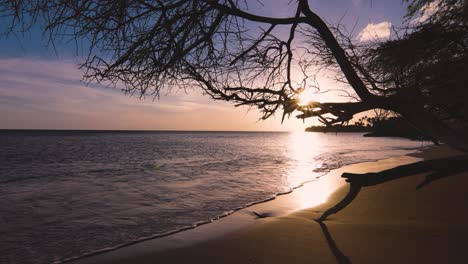 Tropical-Beach-Sunset-In-West-Maui,-Hawaii