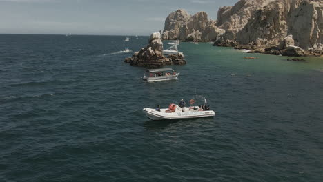 Tour-guide-briefing-tourists-on-Cabo-San-Lucas-island-wonders