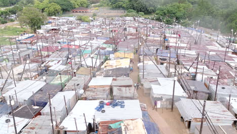 Drone-Arial-Sobre-Un-Barrio-Informal-De-Chabolas-En-Sudáfrica