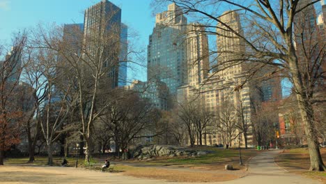 Hochhäuser-Im-City-Central-Park-Im-Winter-In-Manhattan,-New-York-City,-Vereinigte-Staaten