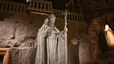 Skulptur-Von-Papst-Polnisch-In-Den-Salzminen-Von-Krakau