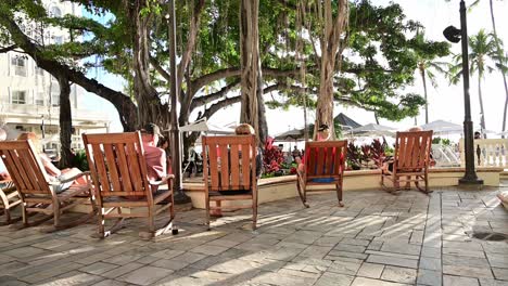 Honolulu,-Hawaii---January-2,-2023:-Enjoying-the-late-evening-on-the-patio-of-the-landmark-Moana-Surfrider