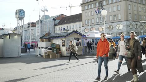 People-walking-over-a-christmas-market-at-the-Jelačića-square-in-down-town-Zagreb,-Croatia