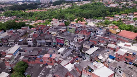 Panning-4K-aerial-drone-view-of-crowded-favela-in-Sao-Paulo,-Brazil