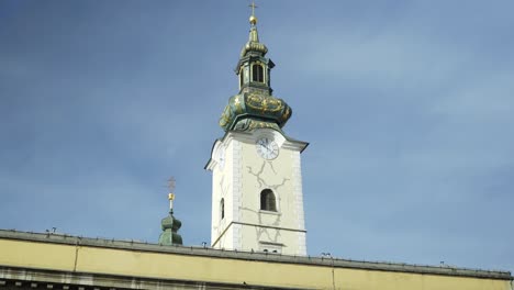 Hermosa-Torre-De-Reloj-Antigua-Del-Hermoso-Edificio-Croata-En-El-Mercado-Dolac