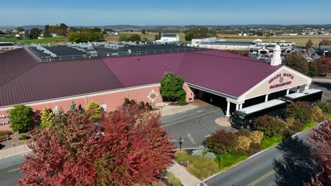 Banquet-hall-and-buffet-restaurant-at-Shady-Maple-Smorgasbord-in-Lancaster-County-Pennsylvania