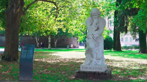 Statue-Des-Paracelsus