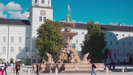 Residenzplatz-En-El-Centro-De-La-Ciudad-Con-Su-Fuente