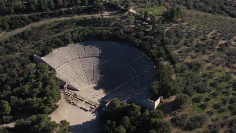 Luftbild-4k-Des-Antiken-Theaters-Von-Epidaurus-In-Griechenland