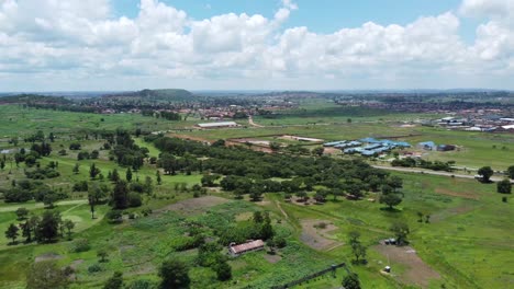 Drohnenvideo-Eines-Golfplatzes-Im-Westen-Von-Harare,-Simbabwe