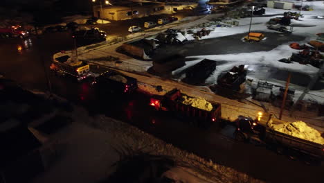 Nahe-Aus-Der-Luft,-Während-Lastwagen-Schneesturmreinigungen-In-Buffalo,-New-York,-USA,-Durchführen