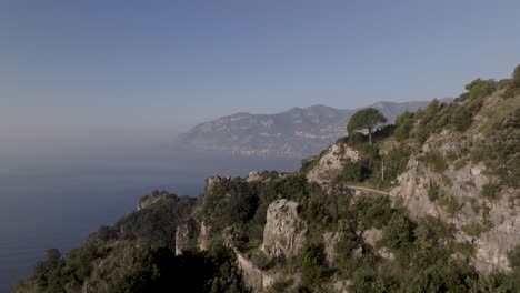 Amalfi,-Italy-coastline-rock-and-reveal-tilt