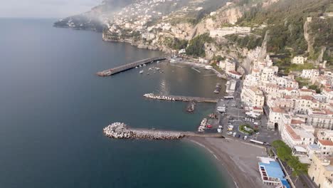 Amalfi,-Italien-Luftschwenk-Von-Links-Nach-Rechts