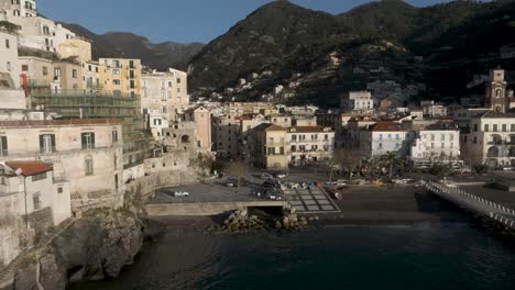 Minori,-Campania-Amalfi-Coast-pull-back